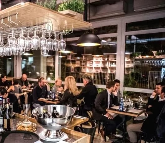 Gdzie zjeść w Łazienkach Królewskich: najlepsze restauracje i kawiarnie