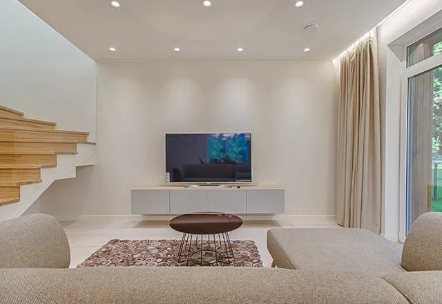 Jak samodzielnie zrobić podwieszany sufit w salonie bez błędów i kosztownych pomyłek