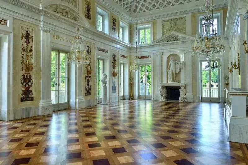 Jak wyglądają Łazienki Królewskie w Warszawie: Unikalne zdjęcia i opisy