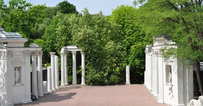 Najpiękniejsze zabytki w Łazienkach Królewskich - poznaj perły architektury