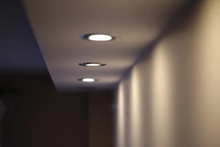 Jak dopasować liczbę halogenów led do łazienki - sprawdzony kalkulator