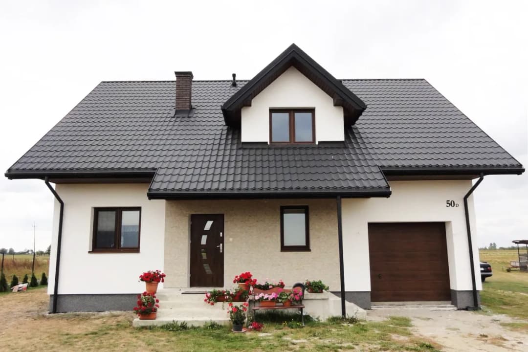 Jak dobrać idealny kolor elewacji do brązowych okien? Sprawdź najlepsze propozycje!