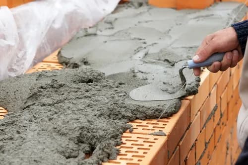 Zaprawa cementowo-wapienna: właściwości i zastosowania w budowie