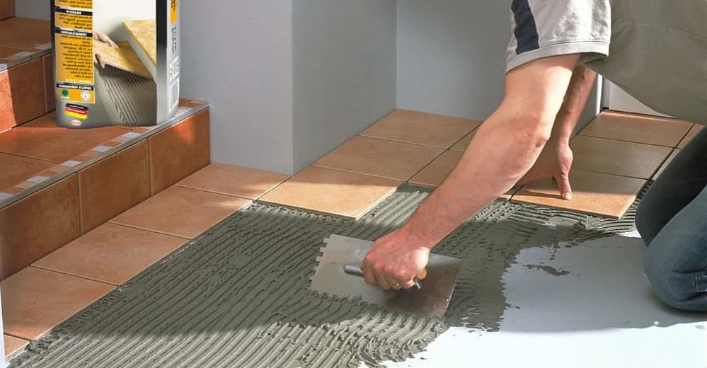 Ile kleju pod gres? Sprawdź, jak uniknąć błędów i wybrać najlepszy klej do płytek