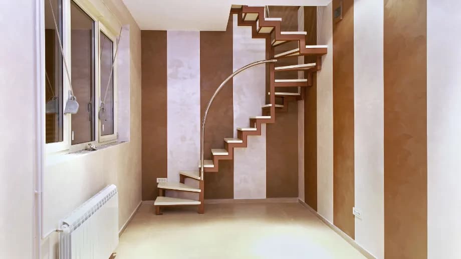 Krzesło schodki – Praktyczne rozwiązania do małych przestrzeni