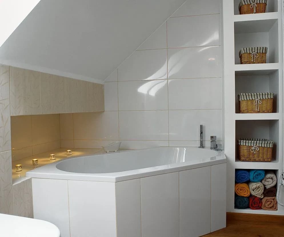 Jaką płytę do łazienki wybrać, aby uniknąć problemów z wilgocią?